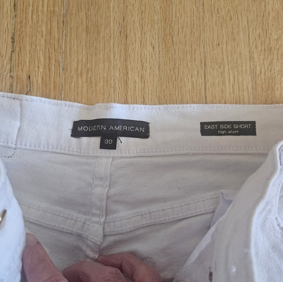 Good American white denim shorts - Picture 2 of 5
